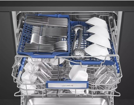 фото: Посудомоечная машина Smeg STL323BL