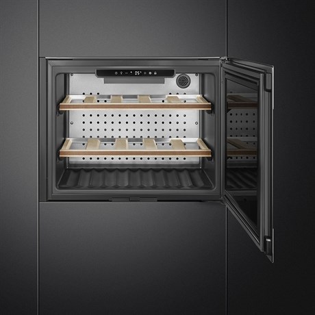 фото: Винный шкаф Smeg CVI320XE