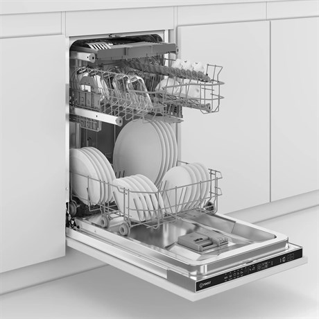 фото: Посудомоечная машина Indesit DIS 2C28