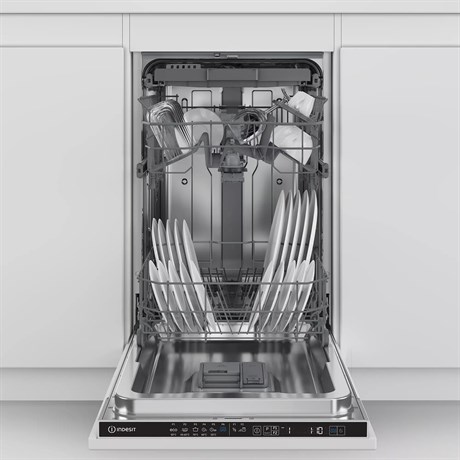 фото: Посудомоечная машина Indesit DIS 2C28
