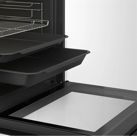 фото: Духовой шкаф Indesit IBFTS 4644 J BL