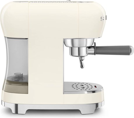 фото: Кофемашина Smeg ECF02CREU