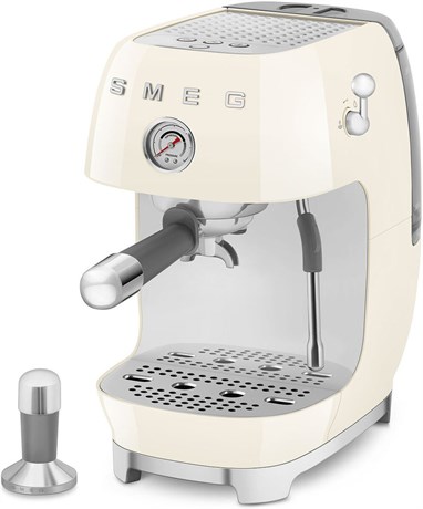 фото: Кофемашина Smeg ECF03CREU