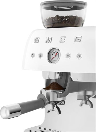 фото: Кофемашина Smeg EGF03WHEU
