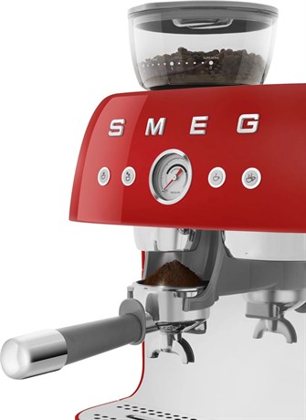 фото: Кофемашина Smeg EGF03RDEU
